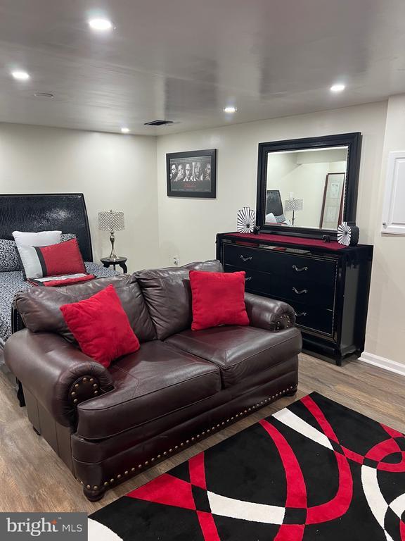 Building Photo - 2021 Chadwick Terrace