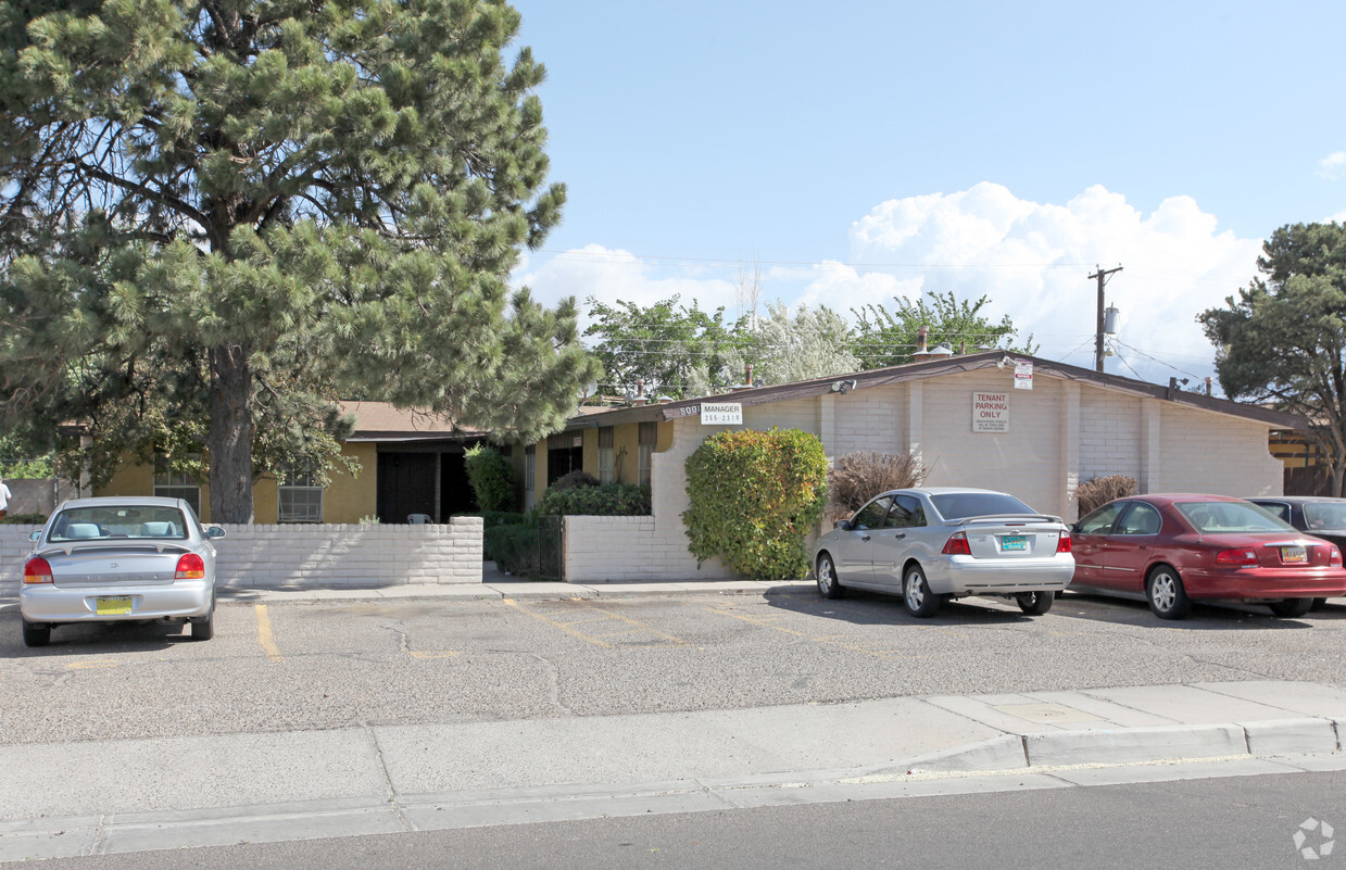 Building Photo - Donna Ann Apartments