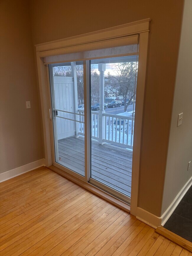 Foto del edificio - 135 Maple Ave