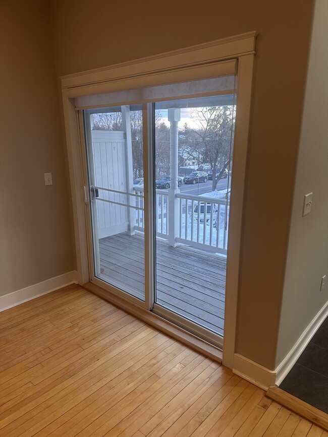 Building Photo - 135 Maple Ave