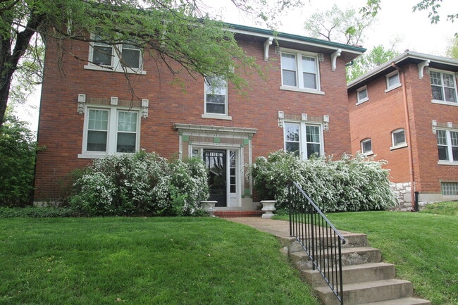 Building Photo - 1181 Moorlands Dr