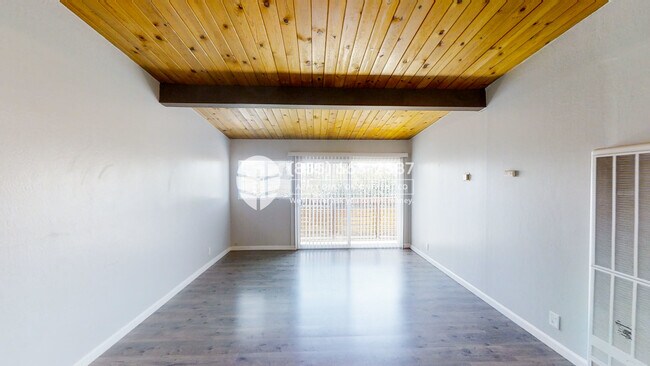 Building Photo - 22555 Linden St