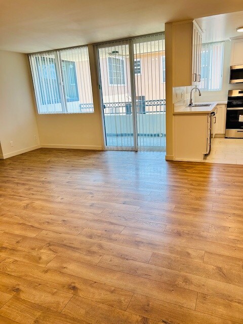Foto principal - 10555 National Blvd