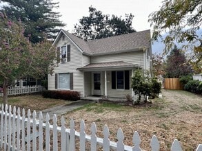 Building Photo - 711 SW I St