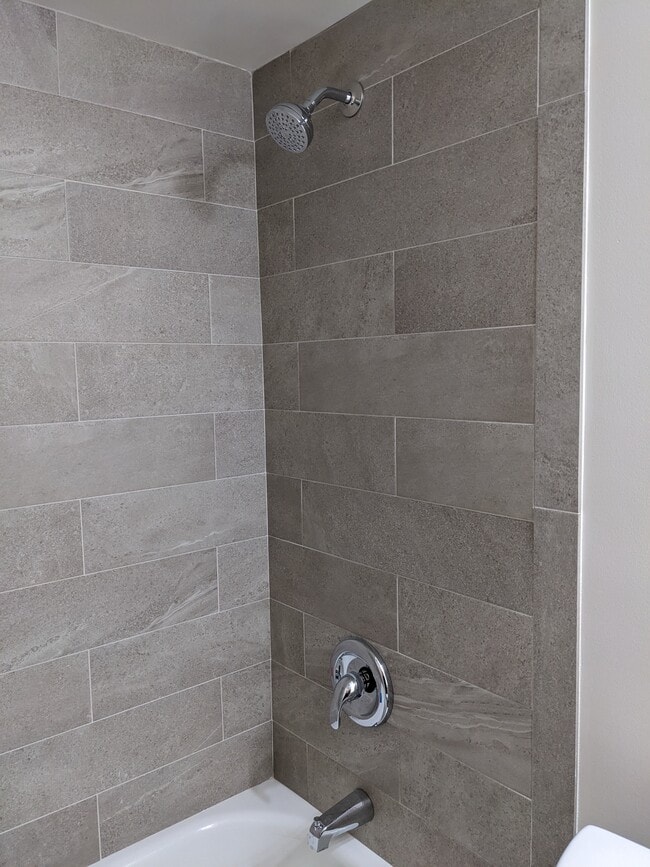 Building Photo - 521 Kungs Way