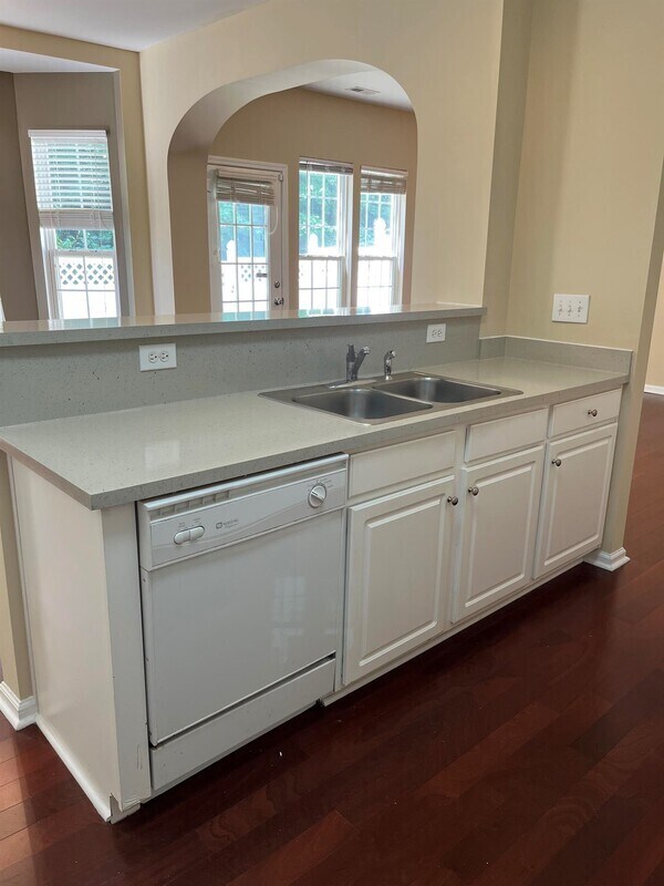 Foto del edificio - 6338 Morningview Ct
