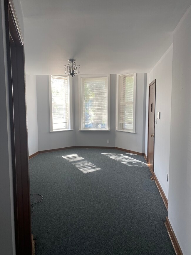 Building Photo - 5631 S Racine Ave