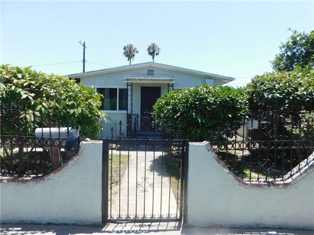 Building Photo - 806 E 103rd Pl