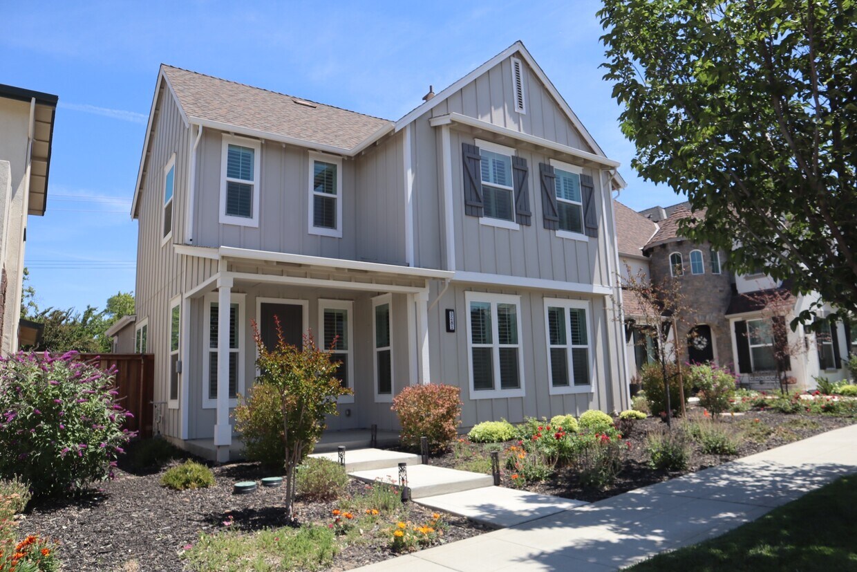 Photo - 3281 Crocker Dr (Sacramento, CA)