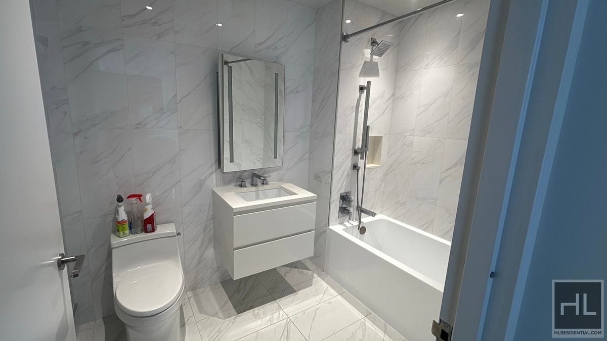 Foto del edificio - EAST 2ND ST