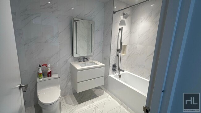 Foto del edificio - EAST 2ND ST