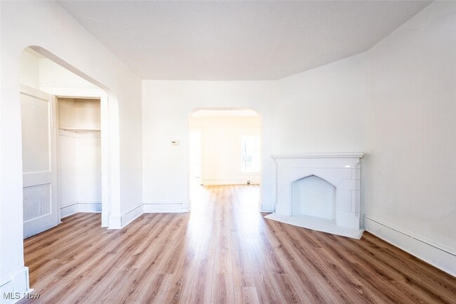 Building Photo - 3300 W 98th St