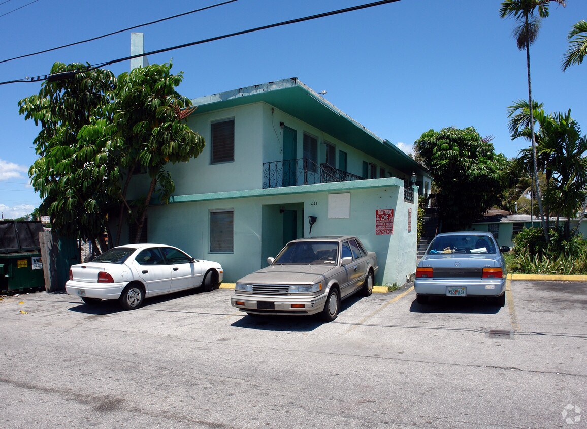 Foto del edificio - 627 NE 83rd Ter