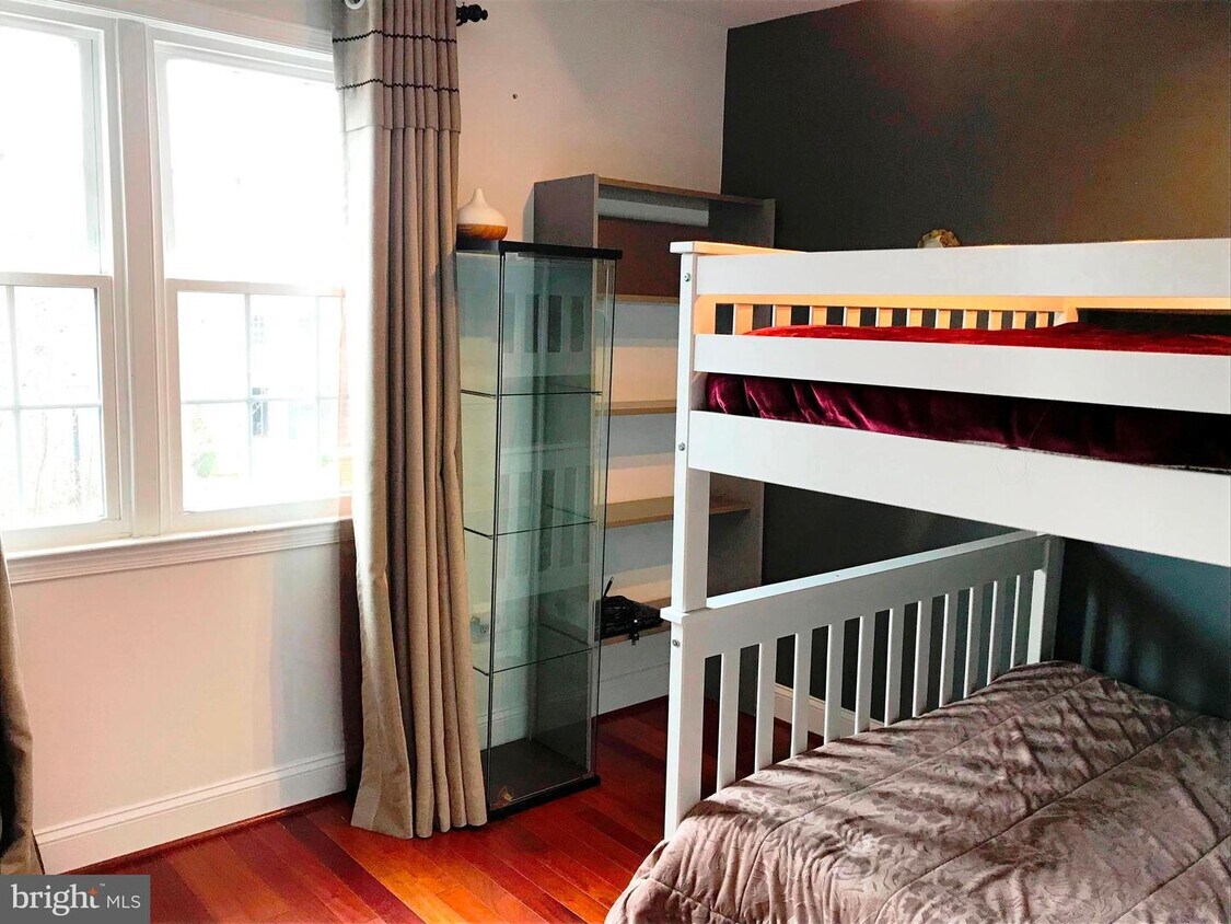 Foto principal - 3012 Seven Oaks Pl
