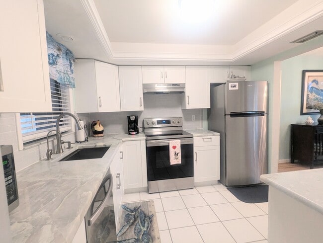 Foto del edificio - 1720 Lakeside Dr