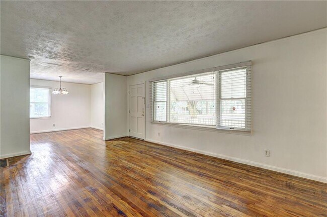 Foto del edificio - 3274 Harris Dr