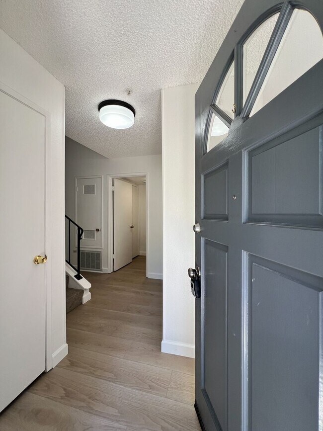 Foto del edificio - Spacious 2 Bed/2.5 Bath Napa Condo in Peac...