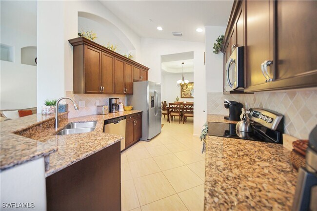 Foto del edificio - 6641 Alden Woods Cir