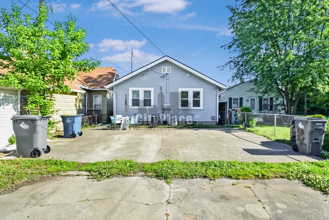 Photo - 1821 Lambert St House