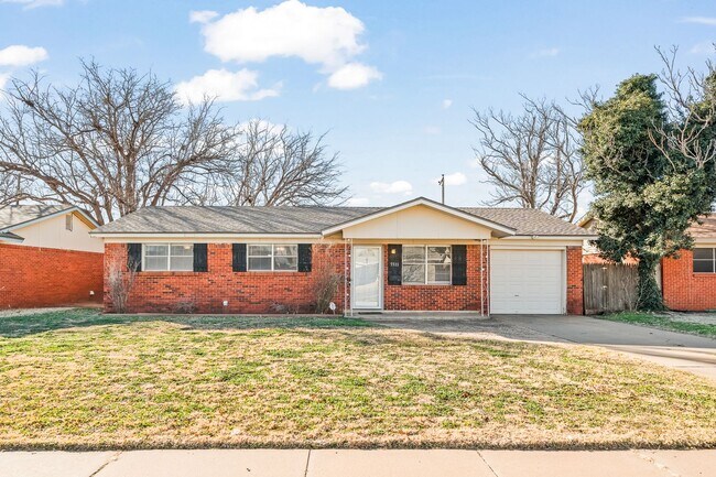 Foto del edificio - 3 Bedroom, 2 Bath, & 1 Car Garage in Quiet...