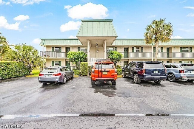 Building Photo - 600 Valley Stream Dr