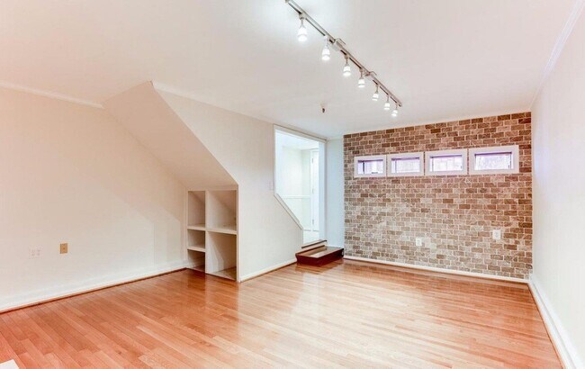 Foto del edificio - Lovely 2 Bedroom Townhouse in Columbia!