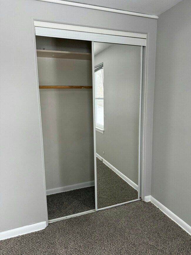 Foto del edificio - 2396 S Long Lake Rd