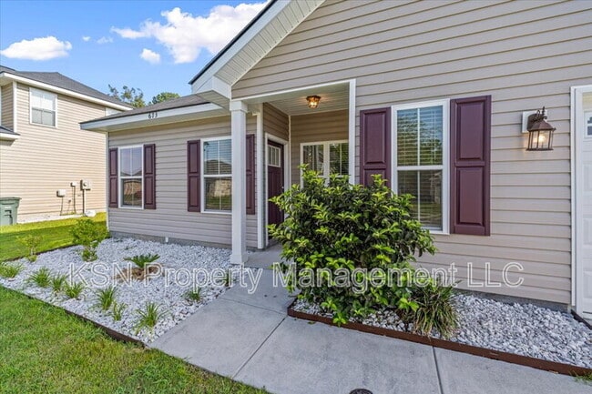 Building Photo - 673 Meloney Dr