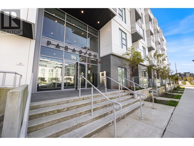Photo du bâtiment - 3430-3430 East Kent Ave S
