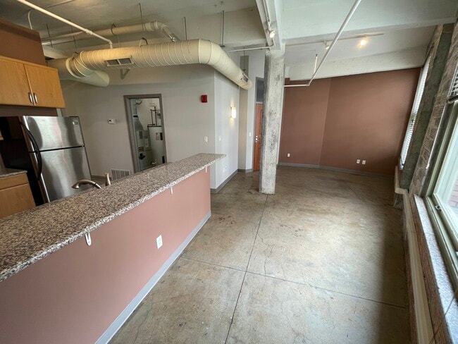 Building Photo - 1104 Prospect Ave E
