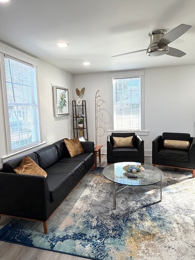 Building Photo - 732 Hughes St