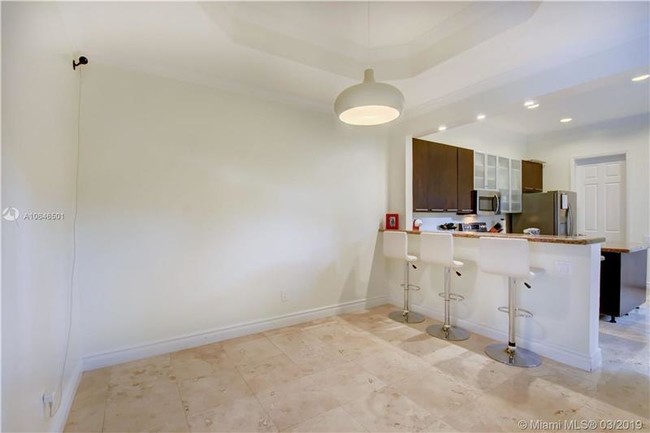Building Photo - 885 Spinnaker Dr