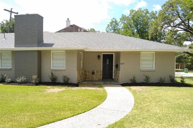 Building Photo - 3827 Linkview Dr
