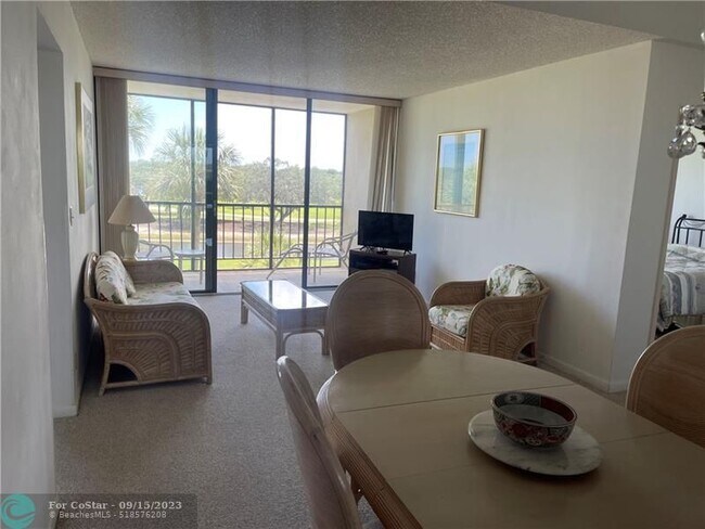 Foto del edificio - 6875 Willow Wood Dr