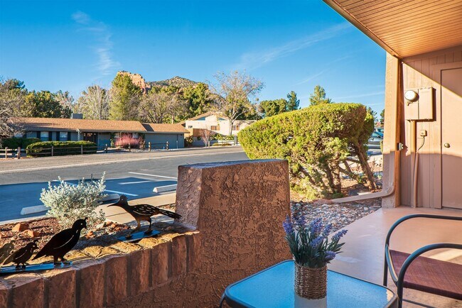 Foto del edificio - 130 Castle Rock Rd