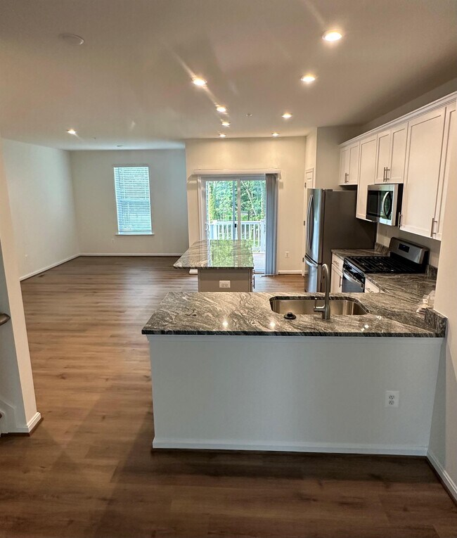 Building Photo - 7808 Wolf Run Ln
