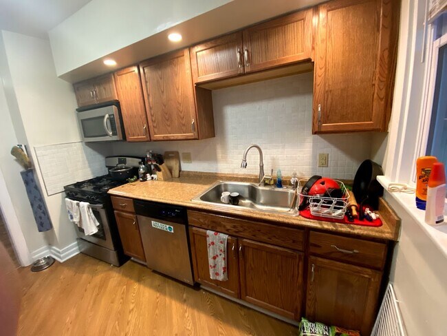 Foto del edificio - 5546 Wilkins Ave