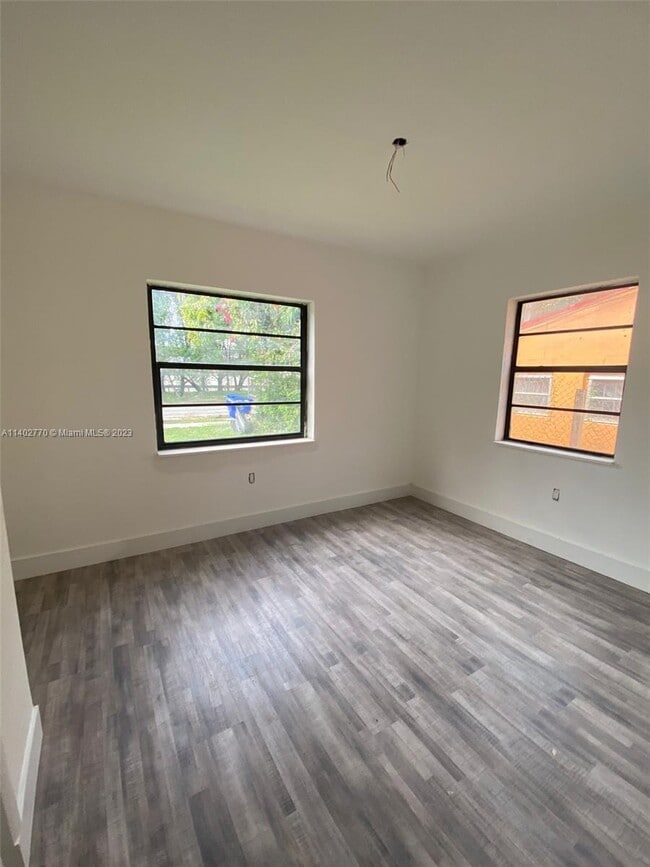 Building Photo - 1420 NW 39th St