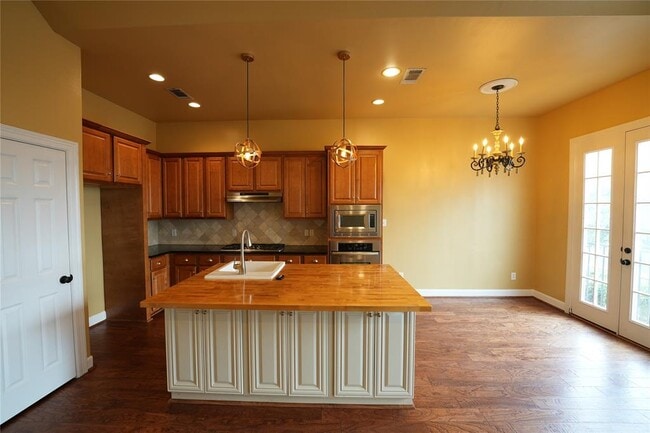 Building Photo - 10819 Almeda Park Dr