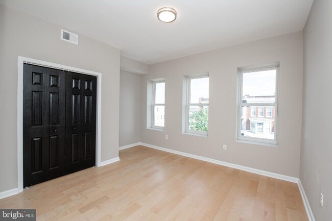 Foto del edificio - 2412 Lakeview Ave