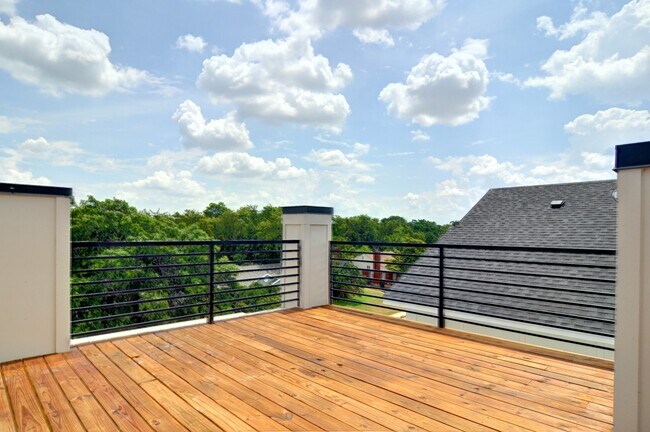 Building Photo - 2512 Forest Park Blvd