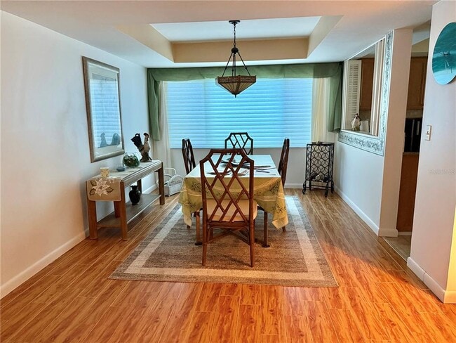 Foto del edificio - 6000 Oak Creek Ln