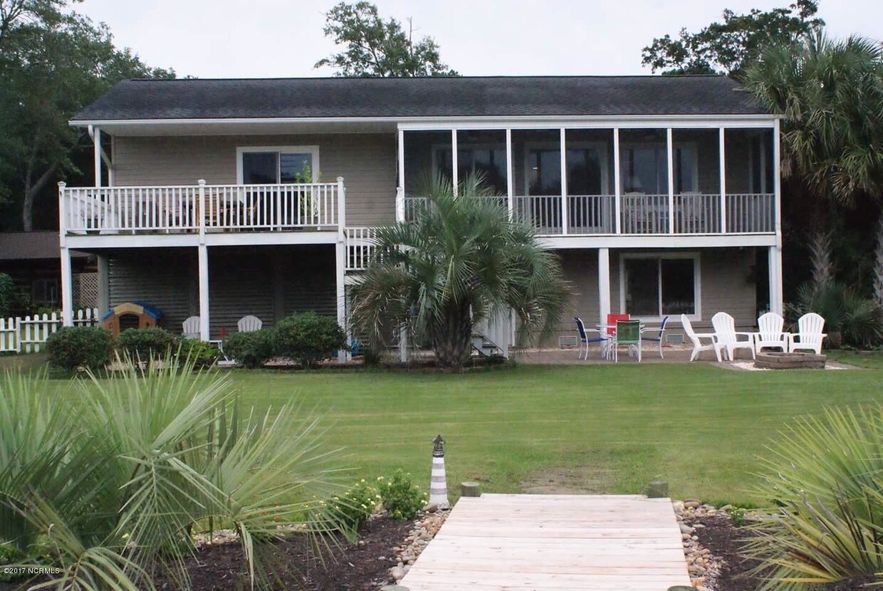 Primary Photo - 212 Club Point Dr