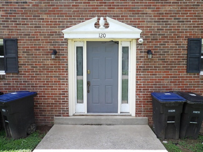 Building Photo - 120 Compton Dr