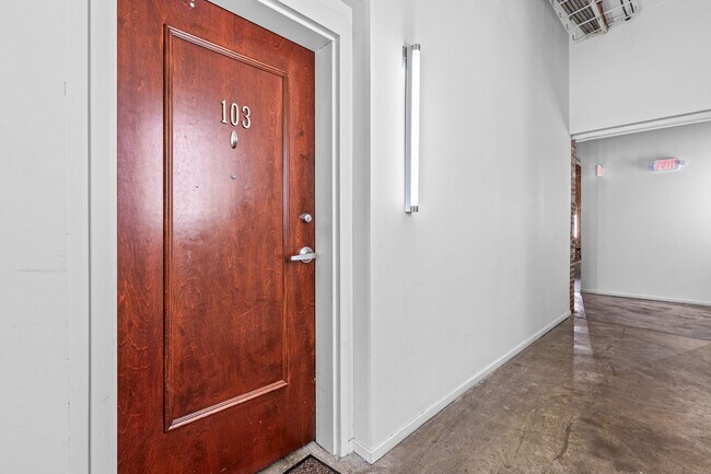 Foto del edificio - Fully Furnished 1-Bedroom in Lafayette Square | Utilities Included | 3, 6 & 9 Month Leases