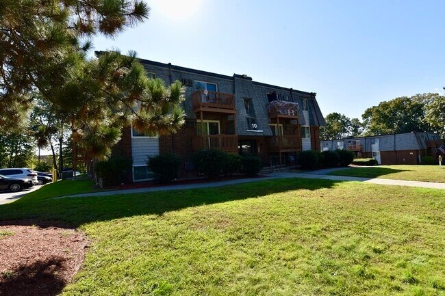Building Photo - 10 Hazelwood Ave