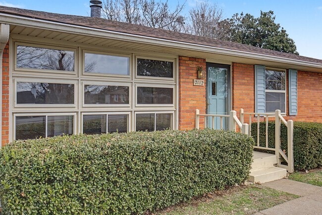 Photo - Mid Century Modern in Donelson with 4 bed 2bath, pet friendly, 2 car garage, and potential music ... House
