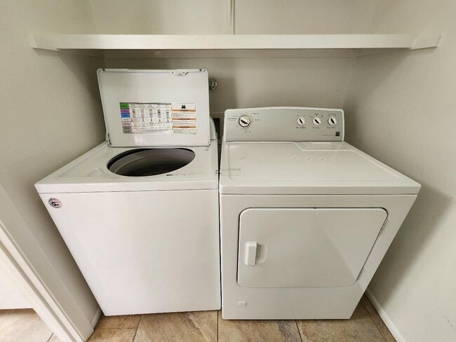 Building Photo - 2972 Plaza Azul