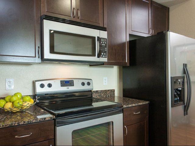 Building Photo - The Sun Shines Down on This 2 BR Apt