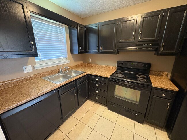 Building Photo - PRE-LEASING FOR AUGUST 2026!